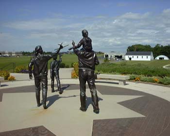 OshkoshFamilyStatue